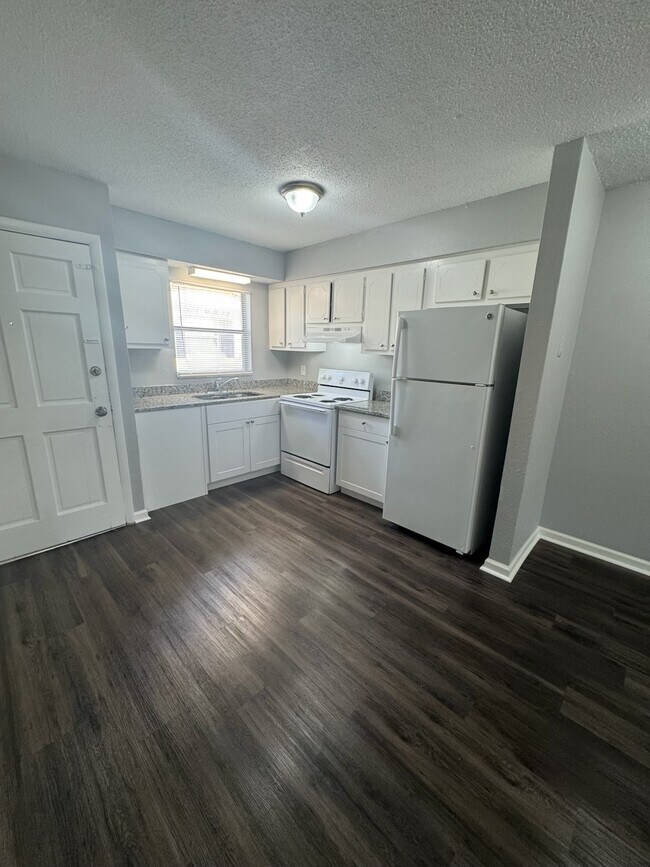 Foto del edificio - 646 88th Ave N