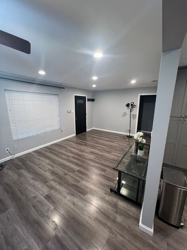 Foto del edificio - 212 N Aladdin Dr