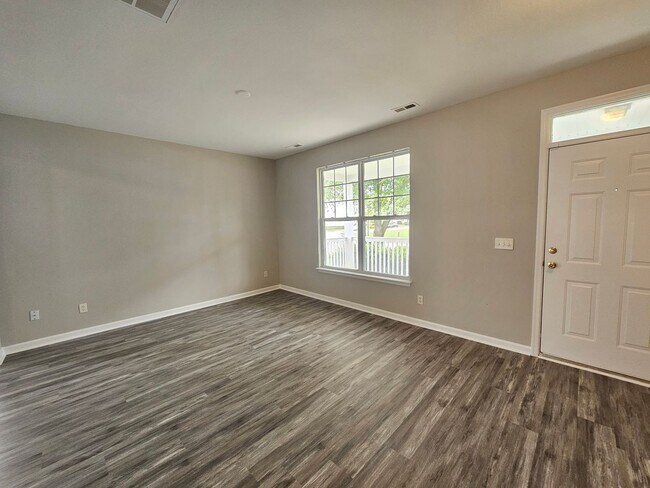 Building Photo - 270 Mockingbird Ln