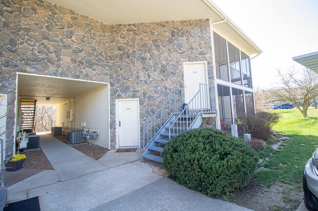 Building Photo - 1606 Park De Ville Pl