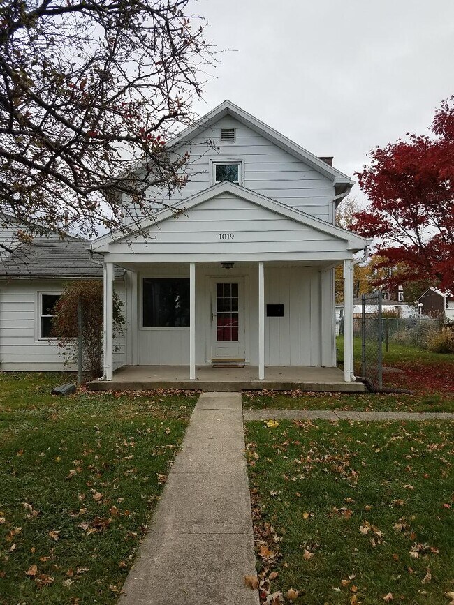 Frente de la casa - 1019 Putnam St