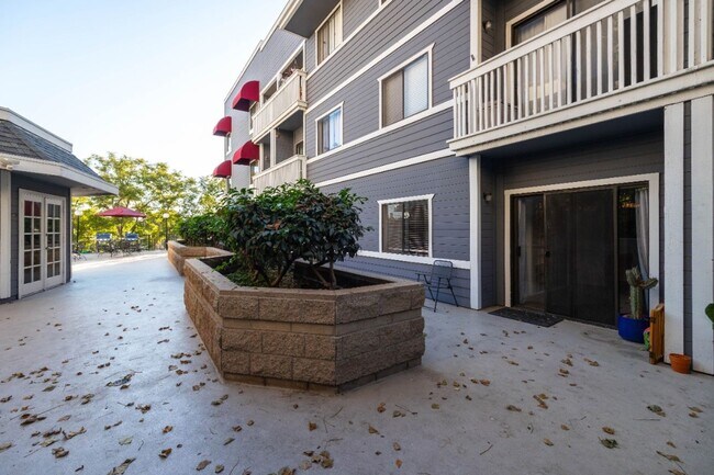 Foto del edificio - 1BD 1BA Condo with Parking Garage - Locate...