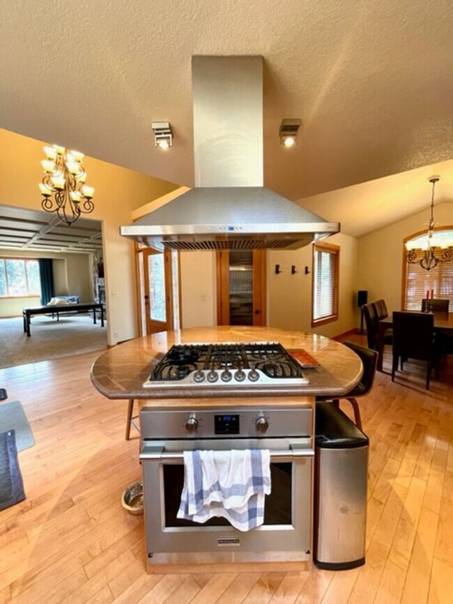 Foto del edificio - Gorgeous Westside home on double lot with ...