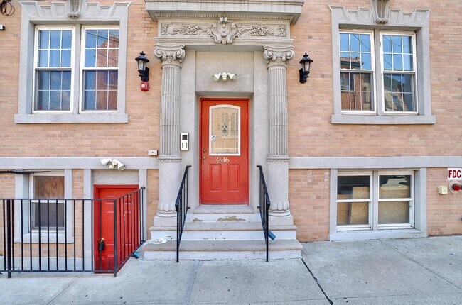 Foto del edificio - 236 Van Horne St