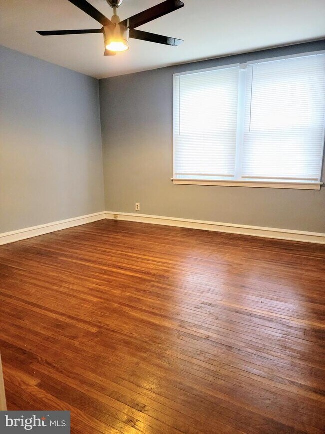 Foto del edificio - 6027 Belden St