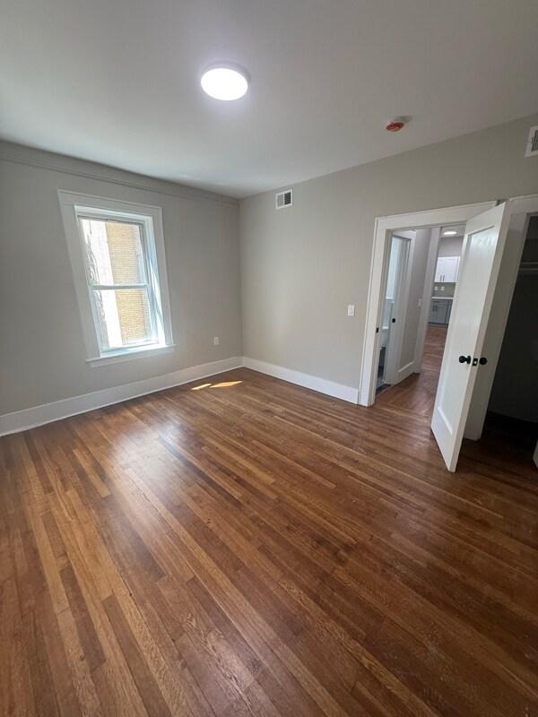 Foto principal - 515 W 7th St