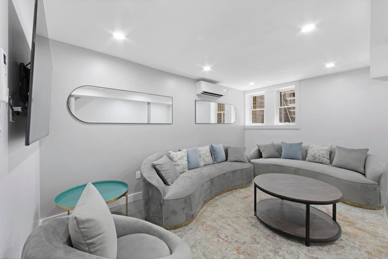 Foto principal - 564 W 182nd St