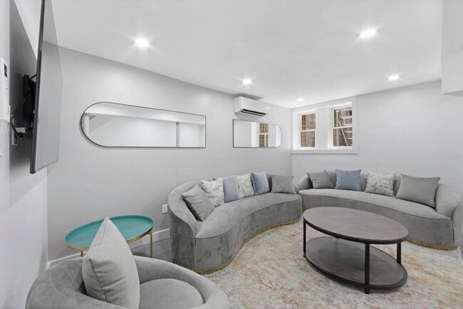 Building Photo - 564 W 182nd St