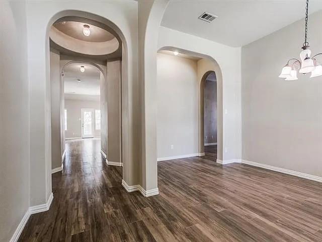 Foto del edificio - 10272 Bancroft Ln