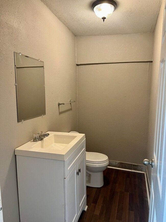 Building Photo - West End Home FOR RENT!