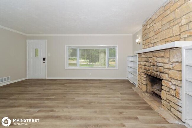 Building Photo - 3223 Highwoods Dr W