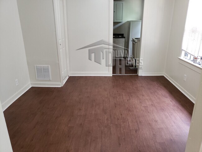 Foto del edificio - 1556 W 32nd St