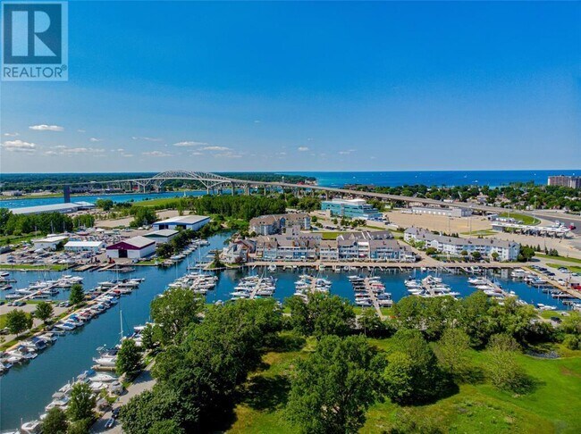 Photo du bâtiment - 1500 Venetian Blvd