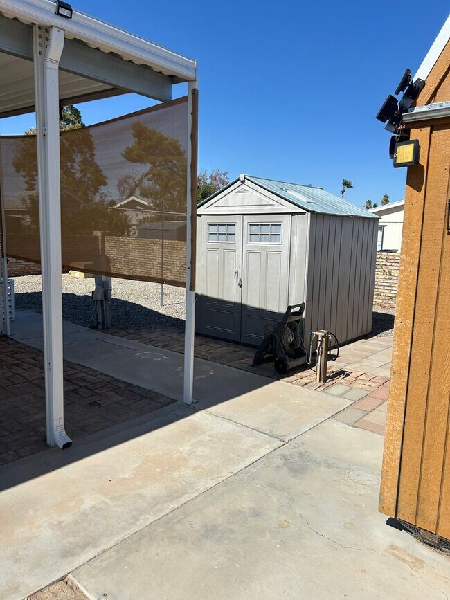 Foto del edificio - MOVE-IN READY!