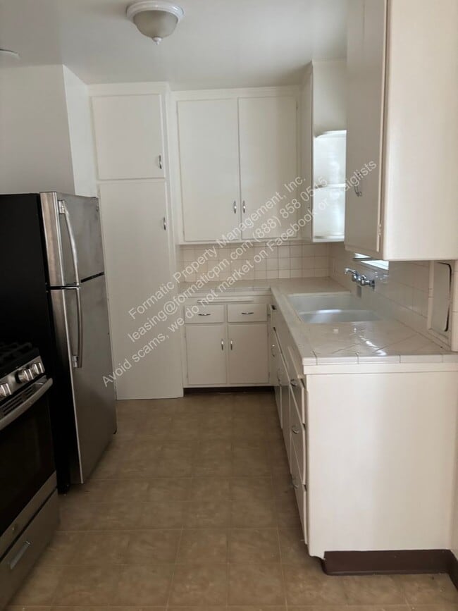 Building Photo - 930 N 1st St