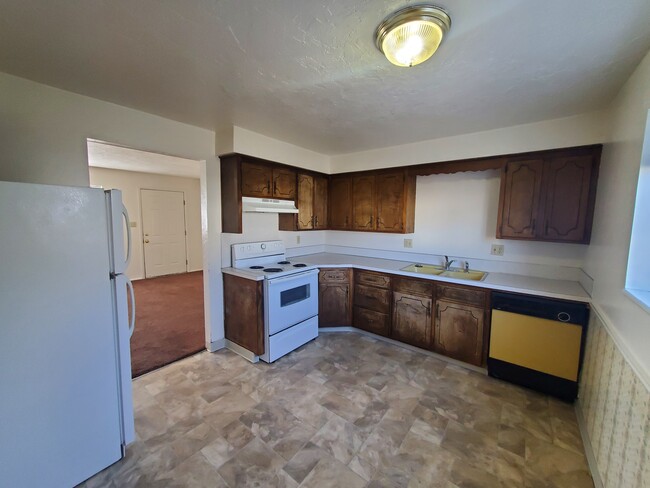 Building Photo - 1388 Ashment Ave