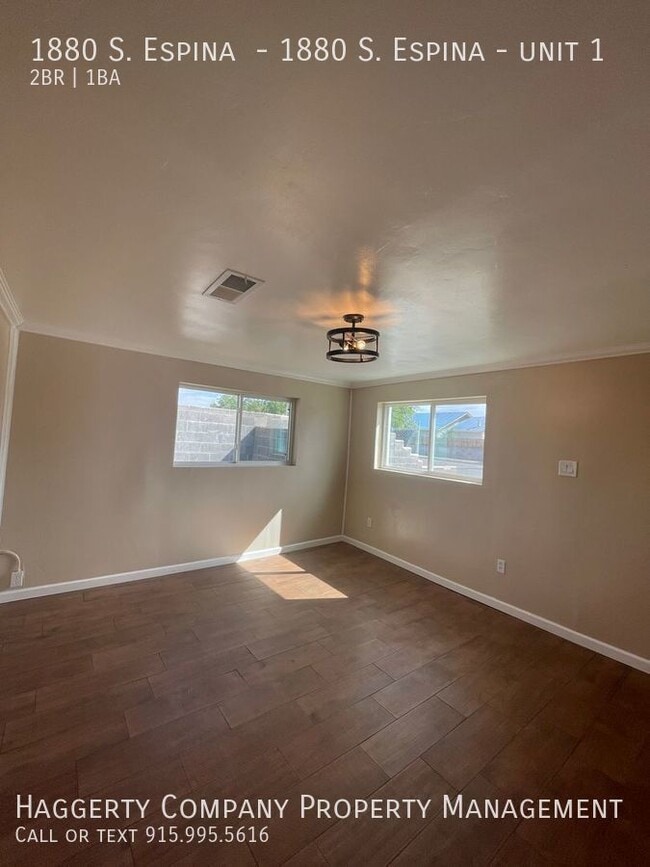 Building Photo - 2 bed 1 bath all utilities included