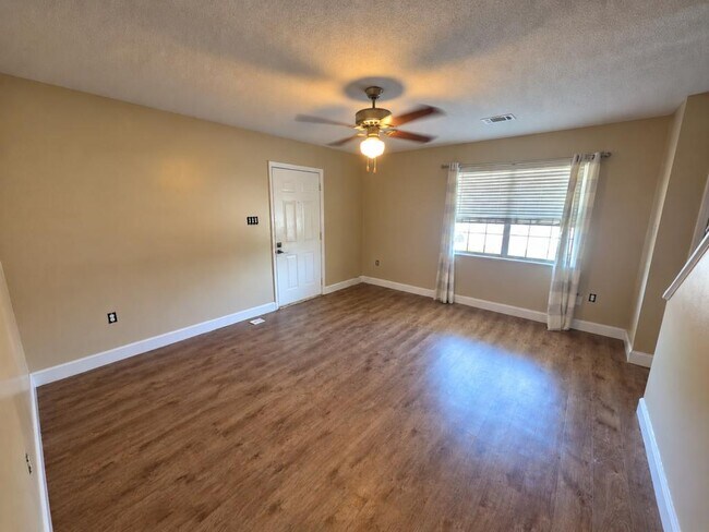 Foto del edificio - 107 Country Village Ct