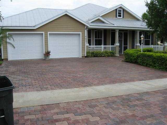 Building Photo - 487 NE Canoe Park Cir