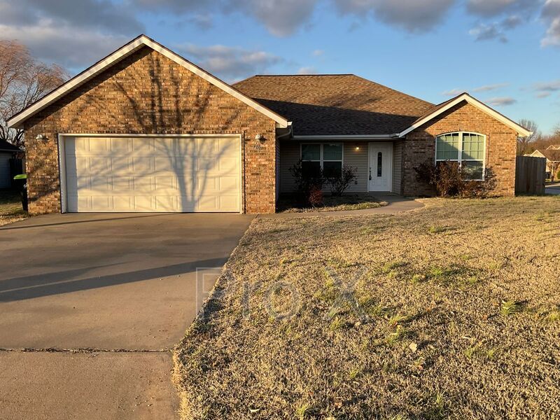 1301 April Crossing, b City, MO 64870 House Rental in b City