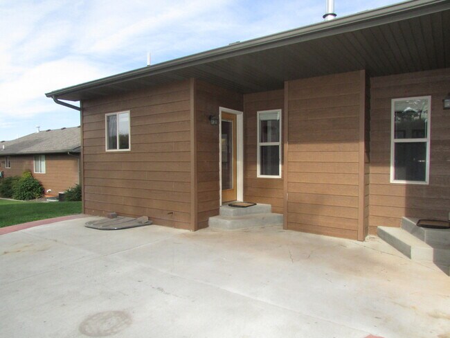 Foto del edificio - 3 BEDROOM | 3 BATH | DOUBLE CAR GARAGE | T...