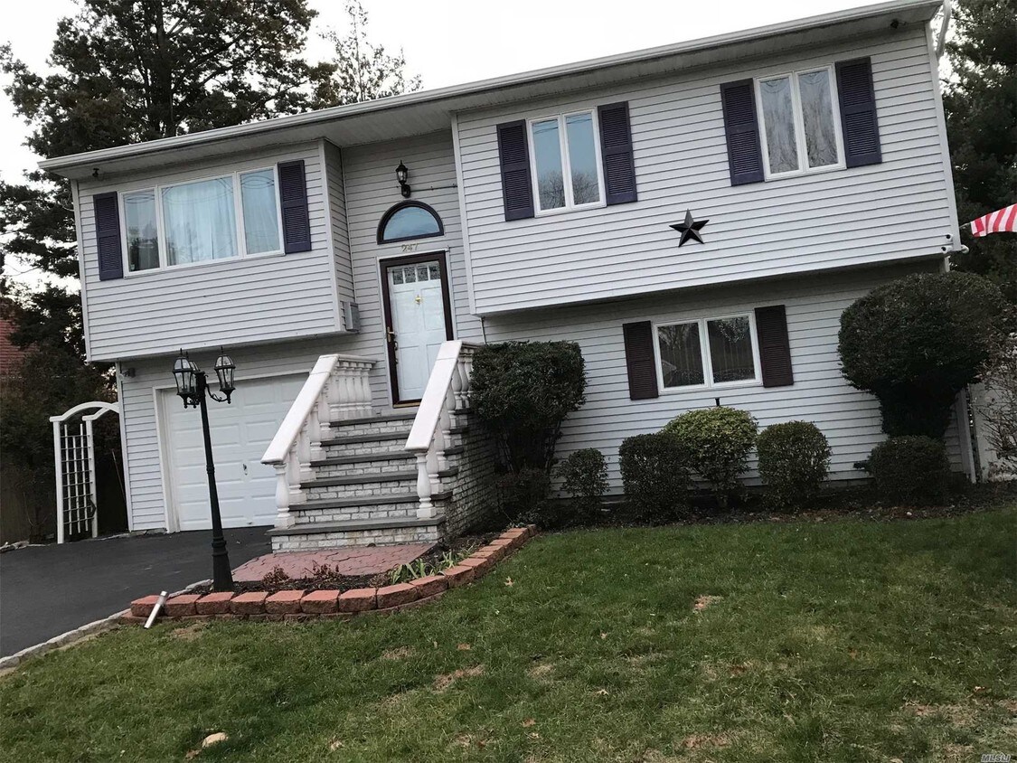 Primary Photo - 247 Lenox Rd