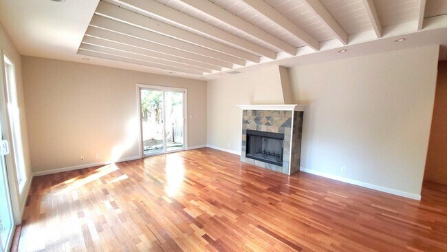 Building Photo - 549 Hilbar Ln