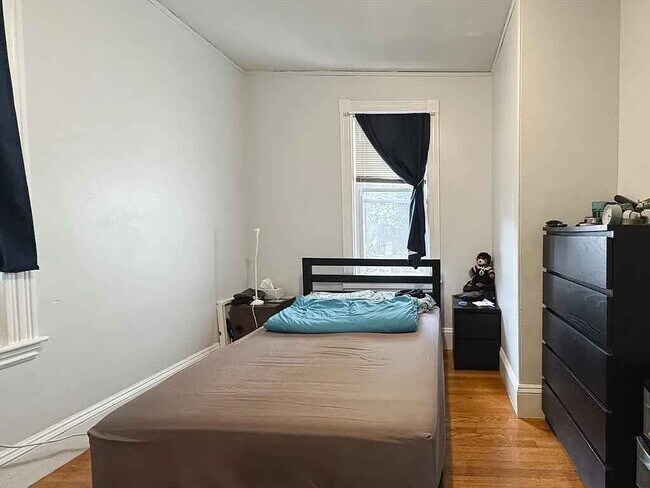 Building Photo - 57 Bartlett St