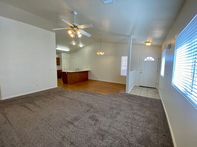 Foto del edificio - 3 br, 2 bath House - 136 S 1930 W