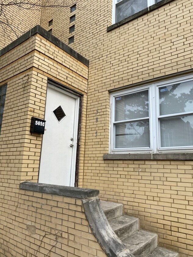 5855 N Spaulding Ave, Chicago, IL 60659 Townhome Rentals in Chicago