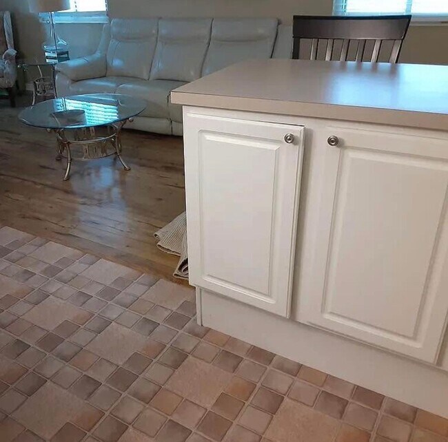 Foto del edificio - 4446 Glenwillow Dr