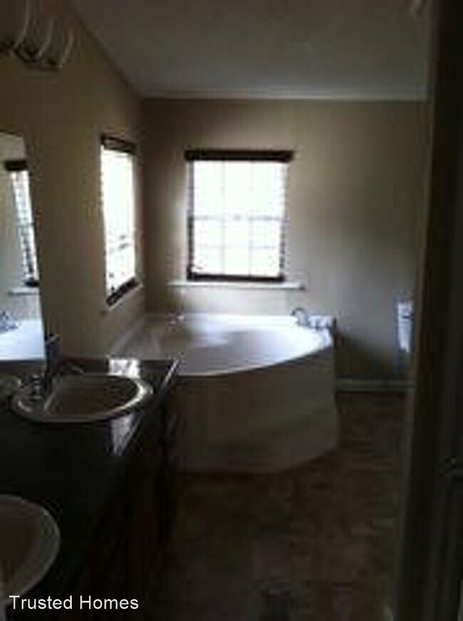 Building Photo - 3 br, 2 bath House - 1011 Mulberry Rock Road