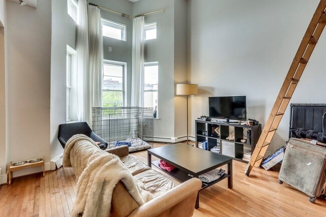 Building Photo - Stunning Two Bedroom Loft Located in Adams...