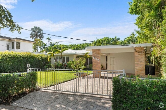 Building Photo - 6140 Pine Tree Dr