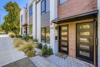 Building Photo - 4205 SW Raymond St Building Photo - 4205 SW Raymond St