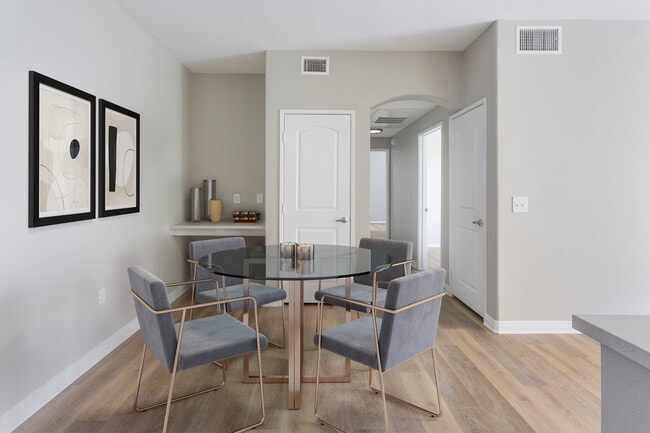 Create memorable moments in dining spaces enhanced by contemporary finishes and generous room flow - Ridgeview
