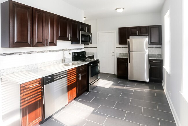 Foto del edificio - 3635 W Dickens Ave
