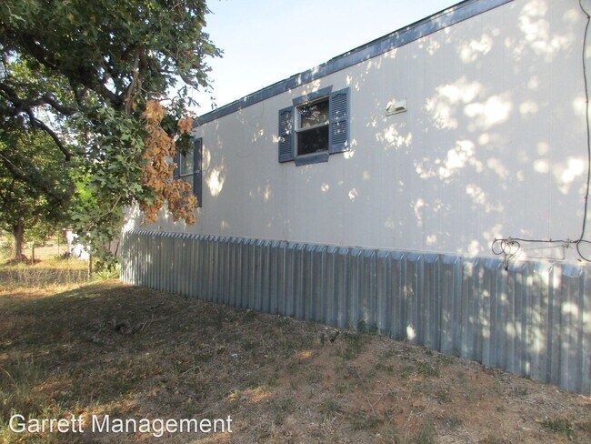 Building Photo - 3 br, 2 bath House - 916 Iroquois Dr