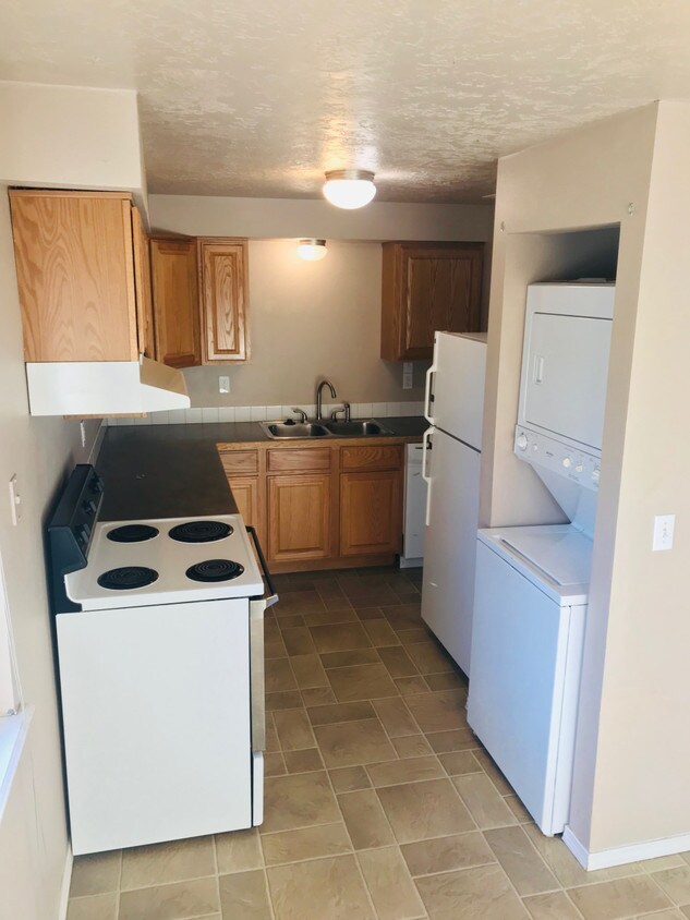Primary Photo - 2208 S Owyhee St