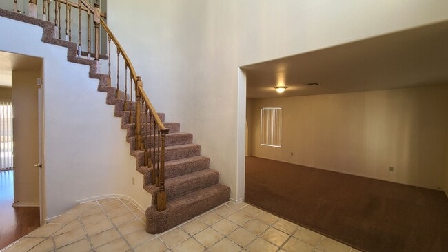 Building Photo - 2 Story home with 4 Bedrooms