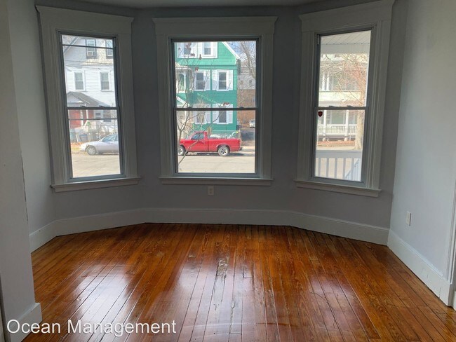 Foto del edificio - 161 Cedar Hill Ave