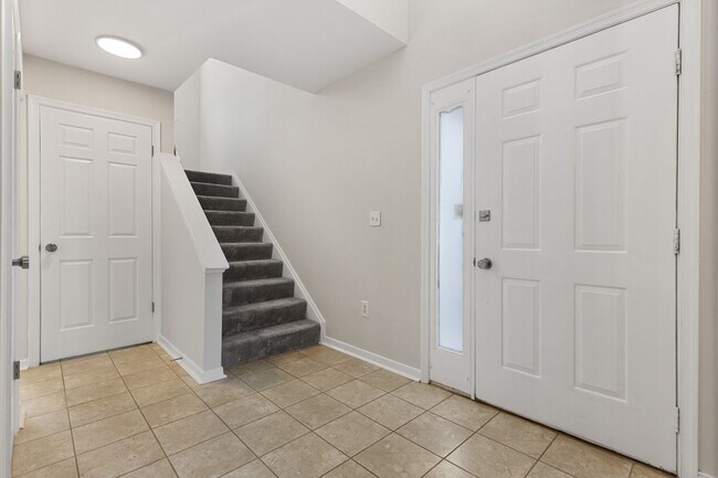 Foto del edificio - Coming Soon! End unit townhome in Annapolis!