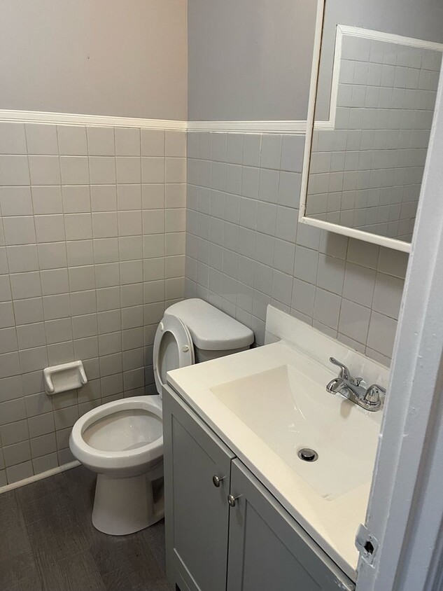 Foto principal - Recently renovated two bedroom one and a h...