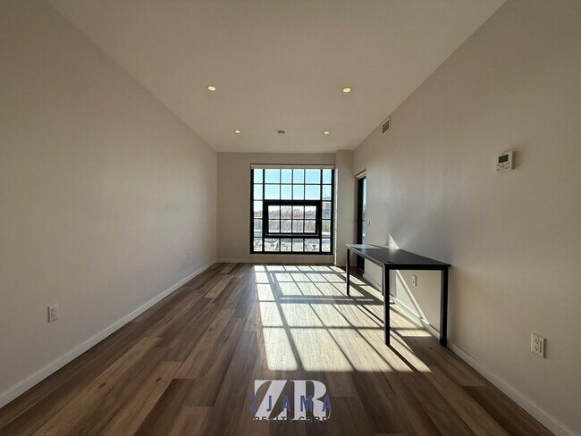 Building Photo - 1120 St Johns Pl