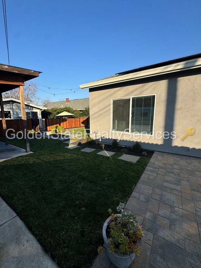 Building Photo - BRAND NEW ADU in an Amazing Location! Private Parking, Fenced Yard, and Clean as a Whistle!