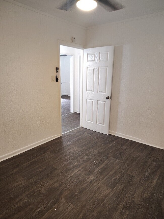 Foto del edificio - 144 Neatherwood Dr