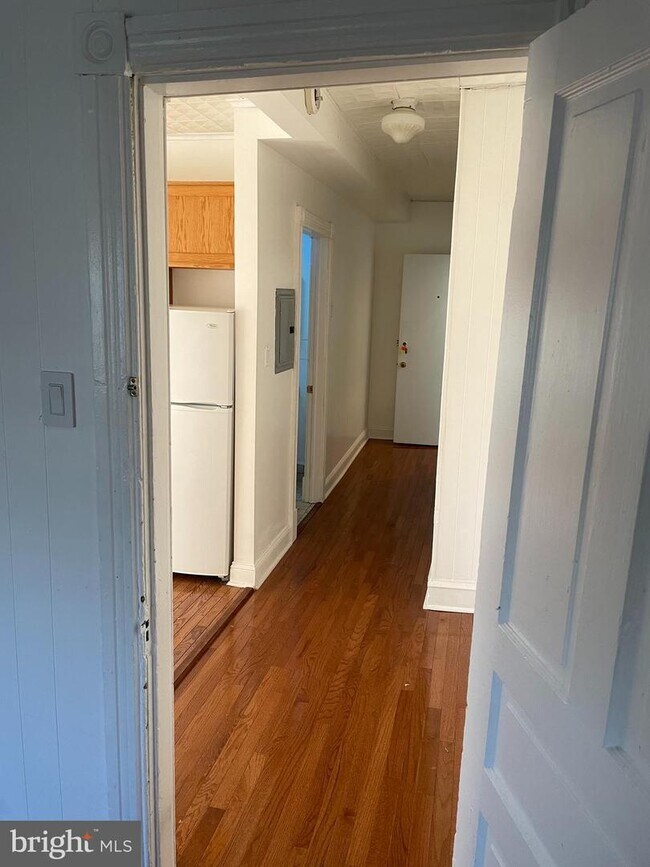 Building Photo - 408 S 45th St