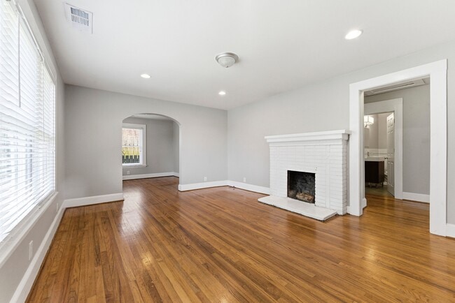 Building Photo - 202 Warren St SE