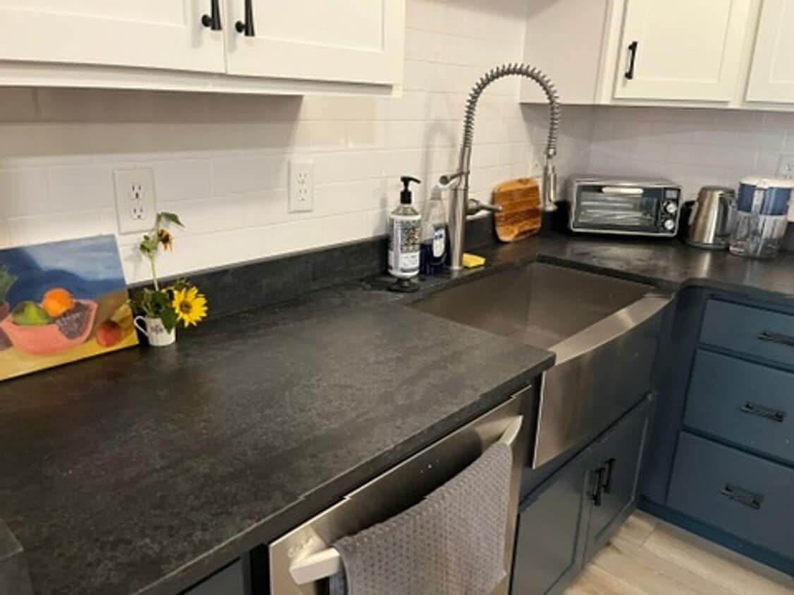 Large Two bedroom, Two Bath Furnished, all Inclusive short to mid term rental. - Large Two bedroom, Two Bath Furnished, all Inclusive short to mid term rental.