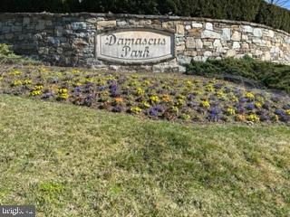 Foto principal - 9949 Valley Park Dr
